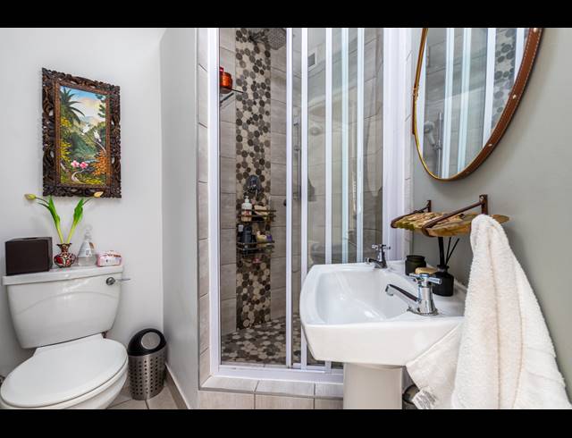 2 BEDROOM APARTMENT TO LET IN BEACHFRONT